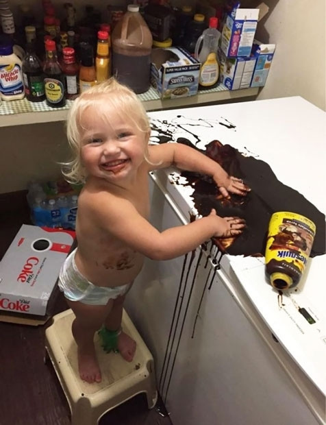 Çocukları evde tek bırakırken iki kez düşünün