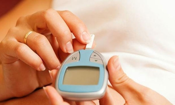 Bebeği uzun dönem emzirmenin anneye 6 yararı