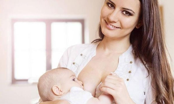 Bebeği uzun dönem emzirmenin anneye 6 yararı