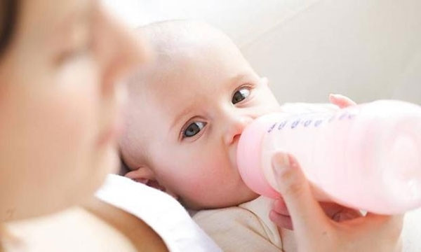 Bebeği uzun dönem emzirmenin anneye 6 yararı