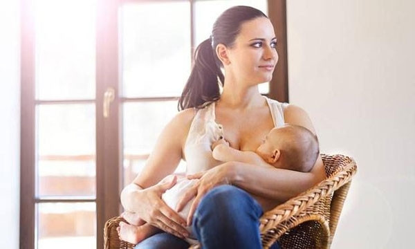 Bebeği uzun dönem emzirmenin anneye 6 yararı