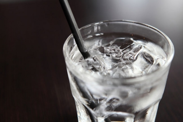 Su hariç tüm yiyecek ve içeceklere alerji Su hariç tüm yiyecek ve içeceklere alerji