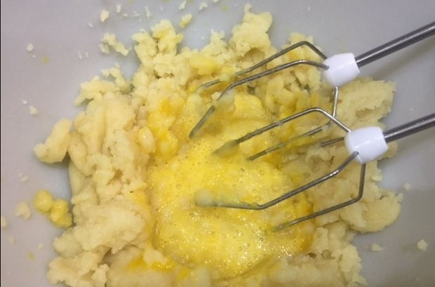 Kaşık kaşık yemek isteyeceğiniz profiterol tarifi Kaşık kaşık yemek isteyeceğiniz profiterol tarifi