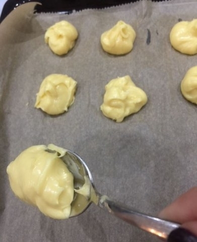 Kaşık kaşık yemek isteyeceğiniz profiterol tarifi Kaşık kaşık yemek isteyeceğiniz profiterol tarifi