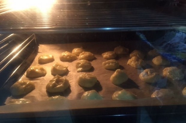 Kaşık kaşık yemek isteyeceğiniz profiterol tarifi Kaşık kaşık yemek isteyeceğiniz profiterol tarifi