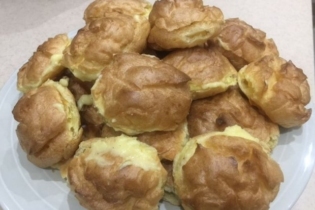 Kaşık kaşık yemek isteyeceğiniz profiterol tarifi Kaşık kaşık yemek isteyeceğiniz profiterol tarifi