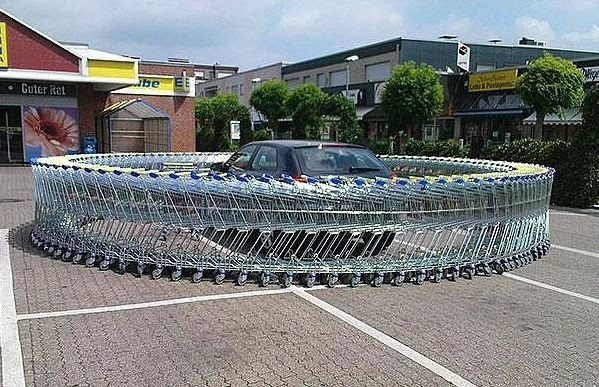 Market arabalarını birinin arabasının etrafına koyabilirsiniz