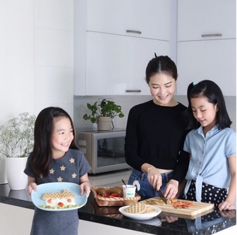 Çocuklarına yemeği sevdirmek için yola çıktı... O şimdi fenomen