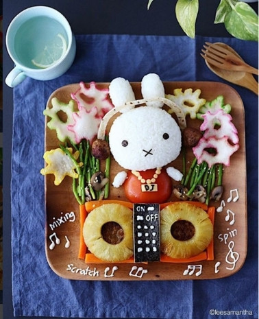 Çocuklarına yemeği sevdirmek için yola çıktı... O şimdi fenomen