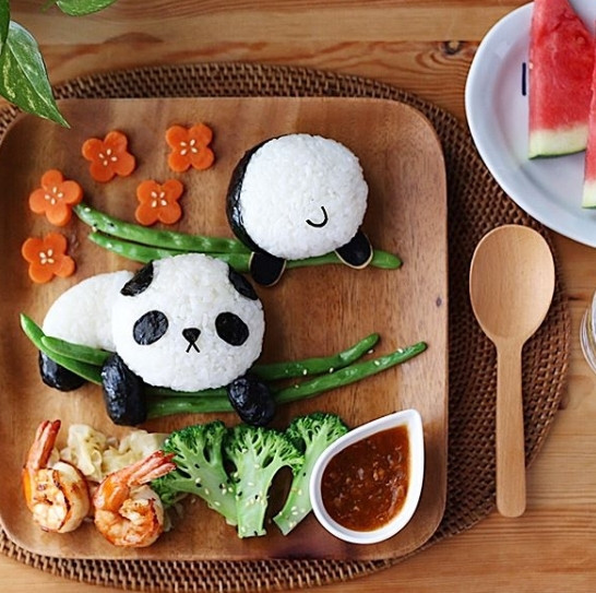 Çocuklarına yemeği sevdirmek için yola çıktı... O şimdi fenomen