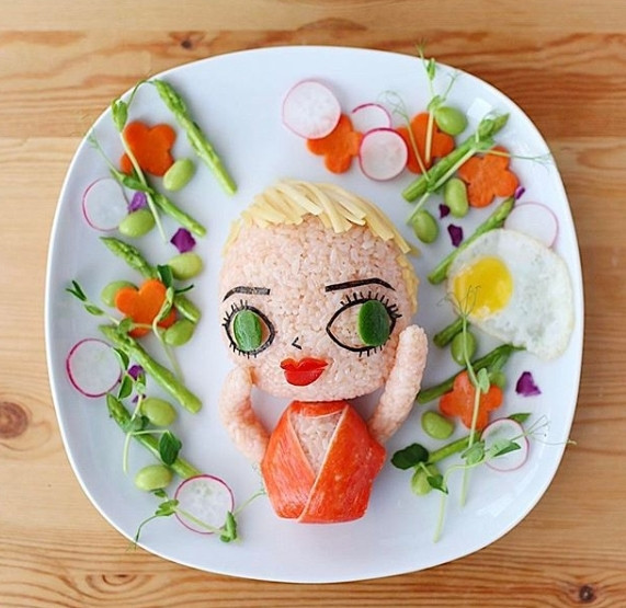 Çocuklarına yemeği sevdirmek için yola çıktı... O şimdi fenomen