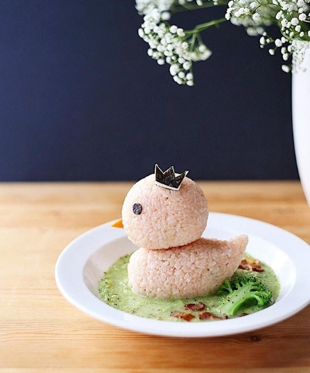 Çocuklarına yemeği sevdirmek için yola çıktı... O şimdi fenomen