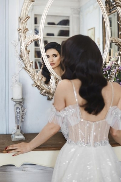 Seksi ve gizemli Akrep burcu gelini