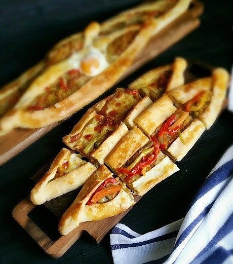 Vejeteryan pide (sebzeli pide) nasıl yapılır Vejeteryan pide (sebzeli pide) nasıl yapılır