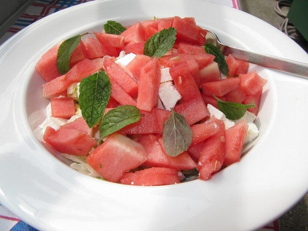 Karpuzlu salata (180 kalori)