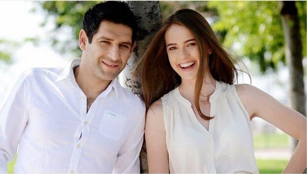 Yazın Öyküsü dizisinin güzel Yazı, Ece Çeşmioğlu