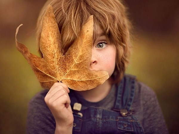 Fotoğrafçı annenin gözünden sonbaharda çocukları