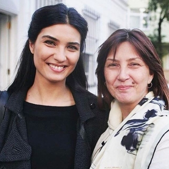 Tuba Büyüküstün ve annesi Handan Büyüküstün