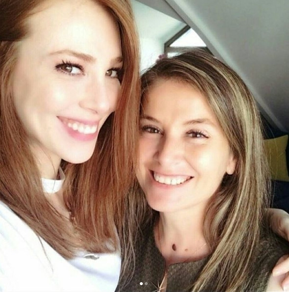 Elçin Sangu ve annesi Müyesser Ses