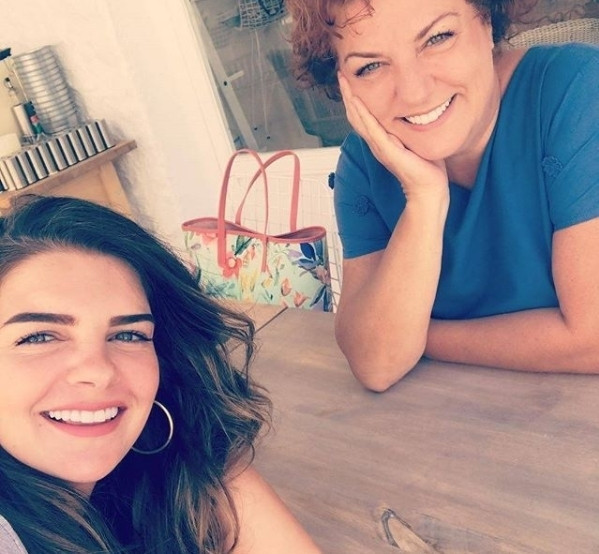 Pelin Karahan ve annesi Nural Koçyiğit