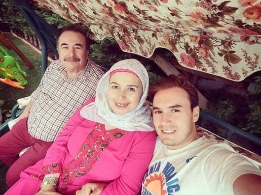 Mustafa Ceceli ve annesi Ayşe Ceceli