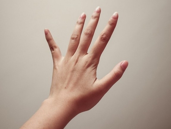 Parmaklarınızın arasındaki boşluğa bakın