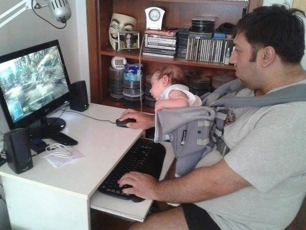 Babaları ile baş başa bırakılan çocukların hem dramatik hem de eğlenceli halleri