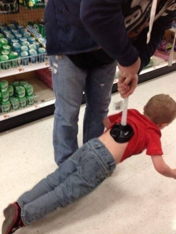 Babaları ile baş başa bırakılan çocukların hem dramatik hem de eğlenceli halleri