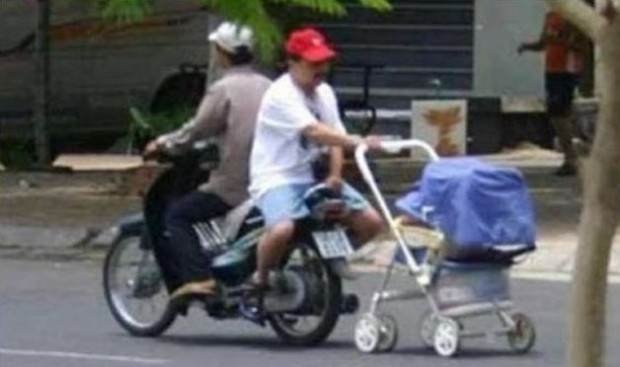 Babaları ile baş başa bırakılan çocukların hem dramatik hem de eğlenceli halleri