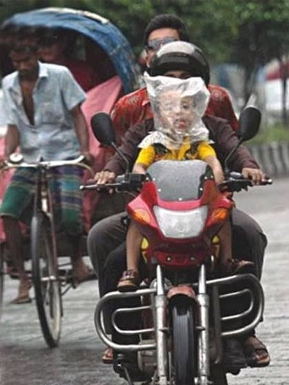 Babaları ile baş başa bırakılan çocukların hem dramatik hem de eğlenceli halleri