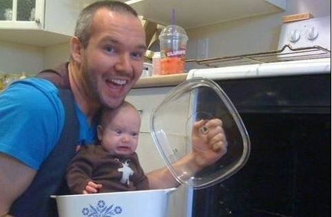 Babaları ile baş başa bırakılan çocukların hem dramatik hem de eğlenceli halleri