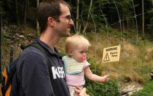 Babaları ile baş başa bırakılan çocukların hem dramatik hem de eğlenceli halleri