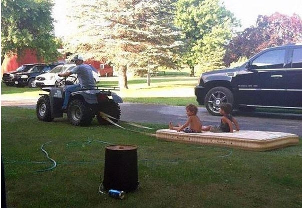 Babaları ile baş başa bırakılan çocukların hem dramatik hem de eğlenceli halleri