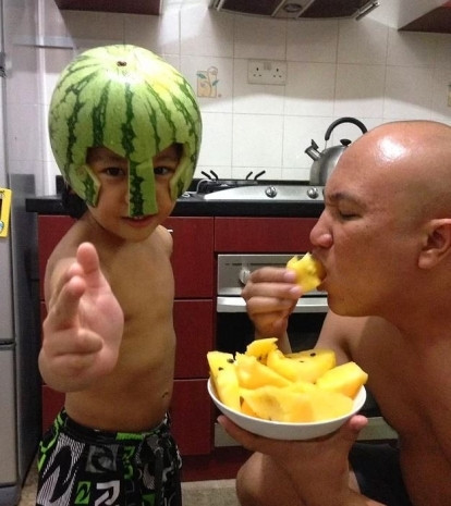 Babaları ile baş başa bırakılan çocukların hem dramatik hem de eğlenceli halleri