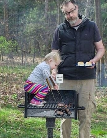 Babaları ile baş başa bırakılan çocukların hem dramatik hem de eğlenceli halleri
