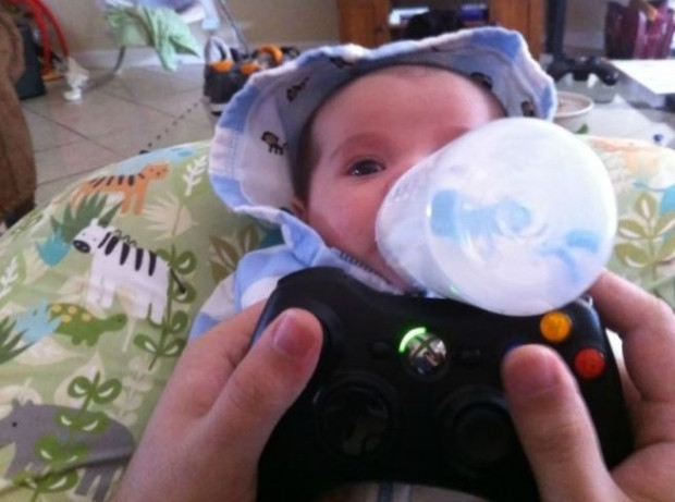 Babaları ile baş başa bırakılan çocukların hem dramatik hem de eğlenceli halleri