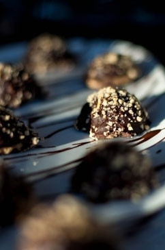 Fıstık ezmesi ve bitter çikolatalı truffles