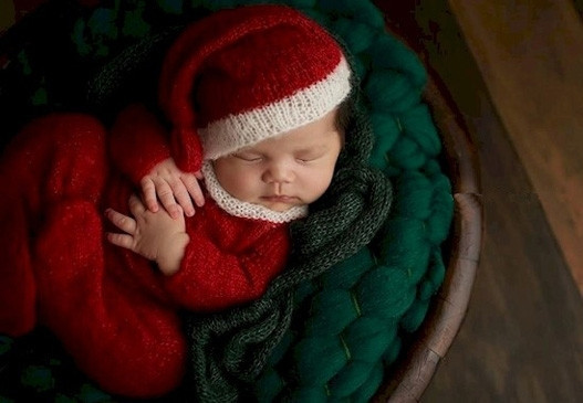 Tatlılığı ile içinizi ısıtacak yılbaşı bebekleri