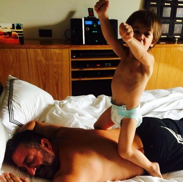 Cem Yılmaz ve oğlu Kemal sosyal medyayı sallıyor