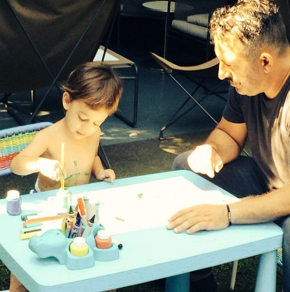 Cem Yılmaz ve oğlu Kemal sosyal medyayı sallıyor