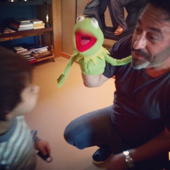 Yolunda Kermit olurum oğlum :))
