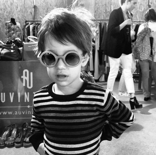 Yakışıklılığı anneden esprileri babadan almanın dayanılmaz....hahhhahhaa...hafifliği.