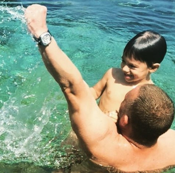 Benim güçlü kocaman babaaam