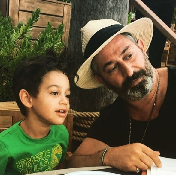 Cem Yılmaz ve oğlu Kemal sosyal medyayı sallıyor