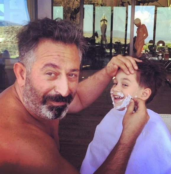 Cem Yılmaz ve oğlu Kemal sosyal medyayı sallıyor