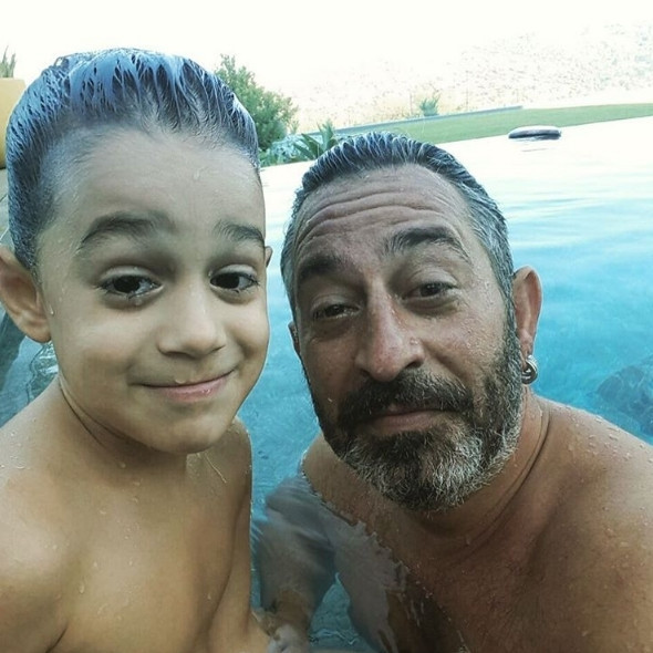 Cem Yılmaz ve oğlu Kemal sosyal medyayı sallıyor