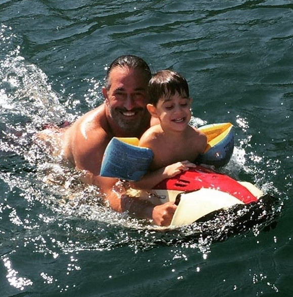 Cem Yılmaz ve oğlu Kemal sosyal medyayı sallıyor