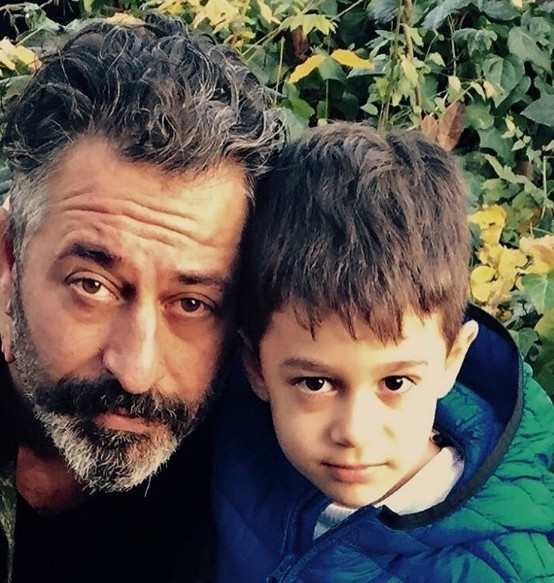 Cem Yılmaz ve oğlu Kemal sosyal medyayı sallıyor