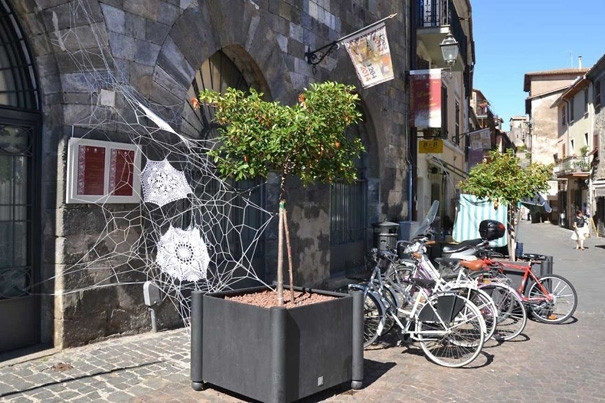 Dantel artık sokak sanatının gözdesi