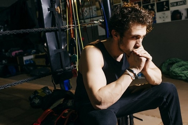 Yakışıklı oyuncu Aras Bulut İynemli’yi yakından tanıyalım